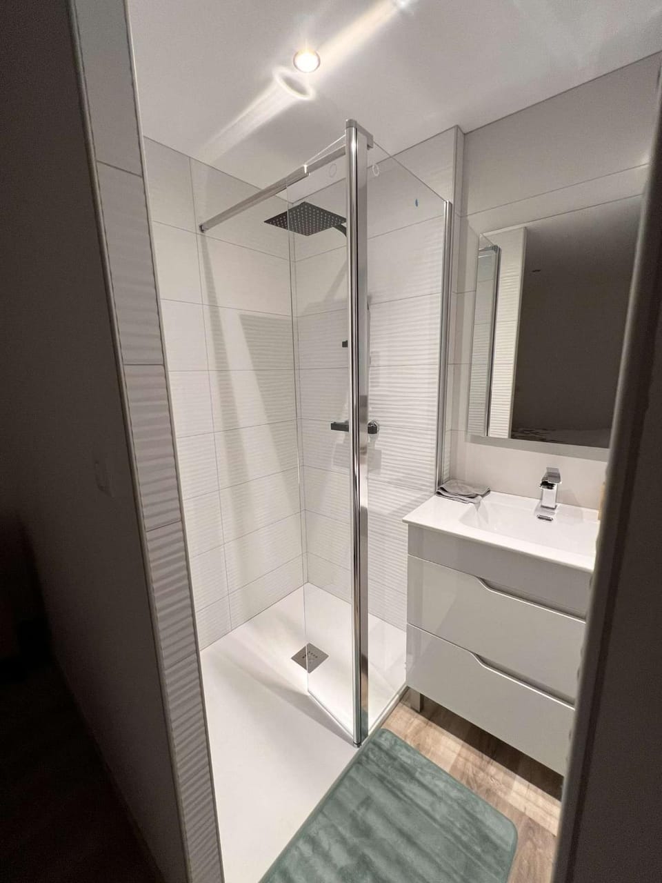 Shower, Bathroom, towels