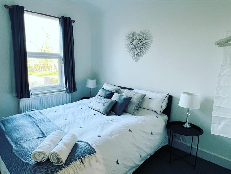 Hill Grove 2 Bedroom Apartment Apartment in Southend-on-Sea