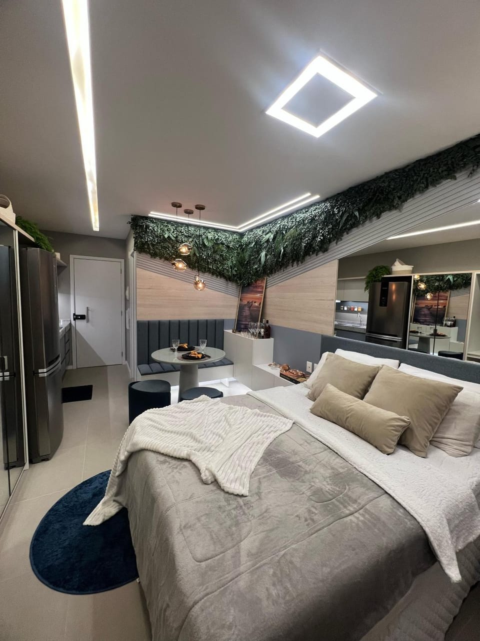 Bed, Kitchen or kitchenette, Photo of the whole room, Seating area, Bedroom, towels, wardrobe