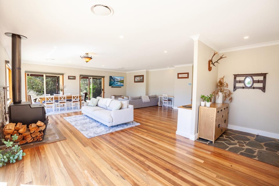 Living room, Seating area, Dining area, flat iron