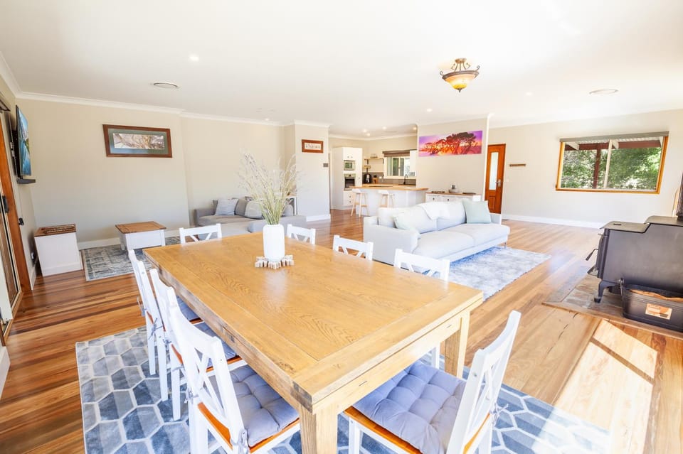 Living room, Seating area, Dining area
