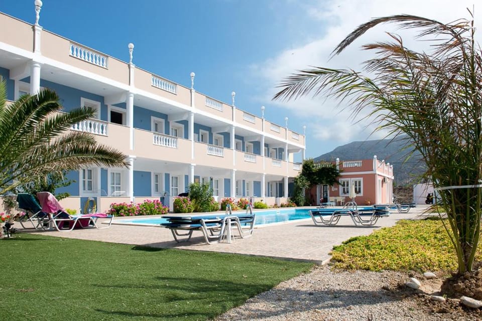 Property building, Garden, Swimming pool