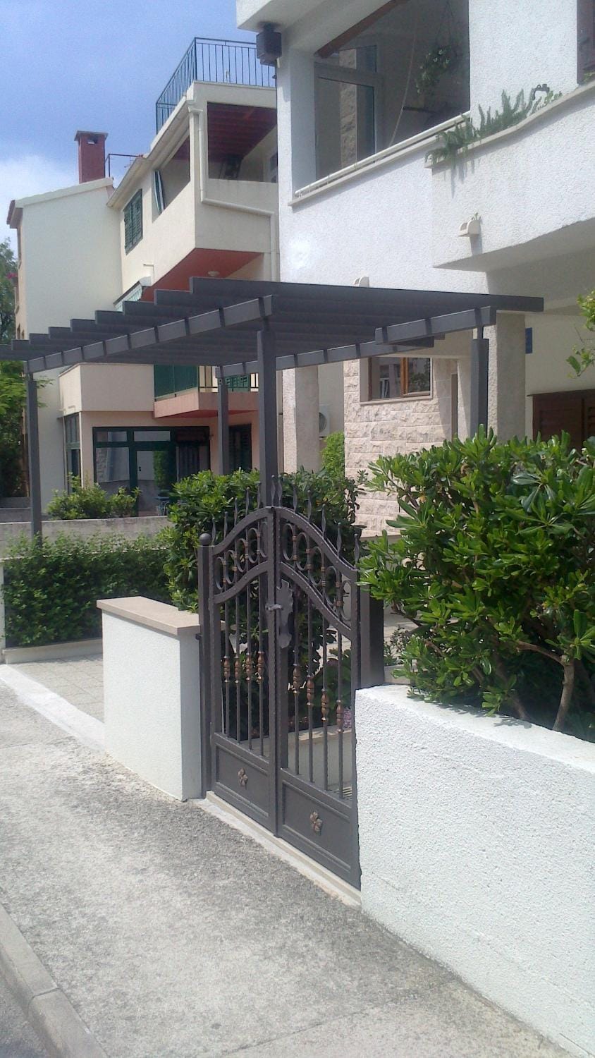 Facade/entrance