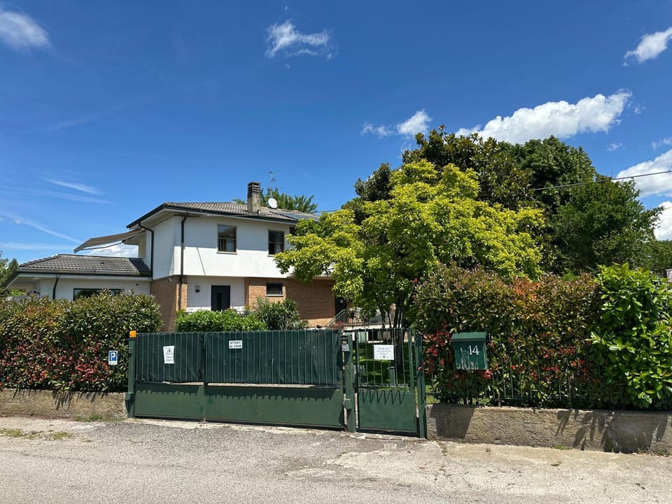 Property building, Facade/entrance, Garden