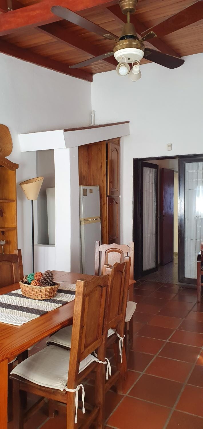 Kitchen or kitchenette, Dining area, oven