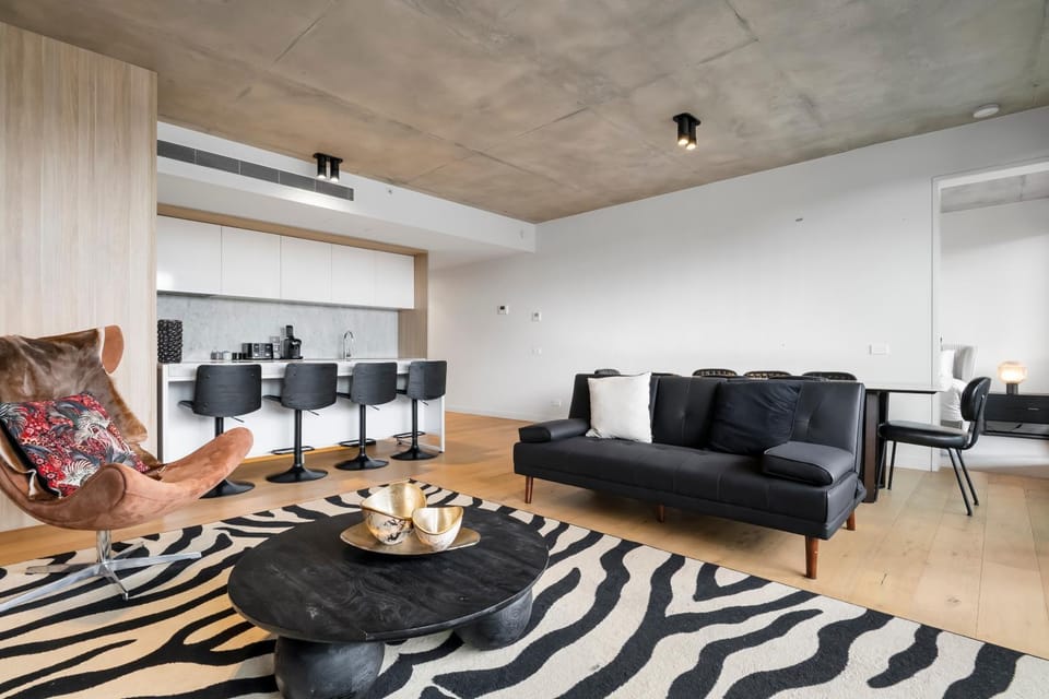 Villa Casa ~ Designer 3BR Apt~2Car~Perfect Getaway Apartment in Melbourne