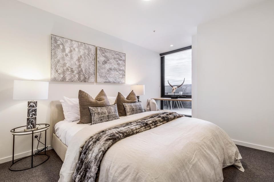 Suave Condo in Trendy PrahranSteps to Greville St Apartment in Melbourne