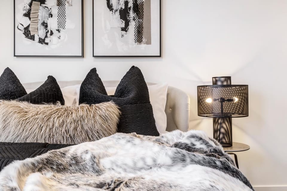 Suave Condo in Trendy PrahranSteps to Greville St Apartment in Melbourne