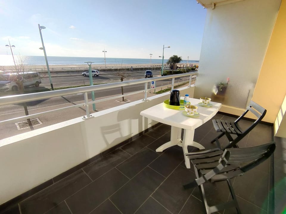 Bel Appart 2 Chambres, Terrasse, Proche Plage - FR-1-323-491 Apartment in Saint-Jean-de-Monts