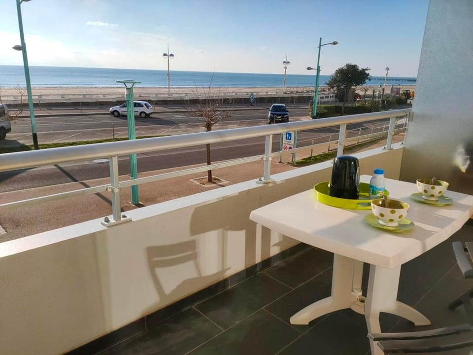 Bel Appart 2 Chambres, Terrasse, Proche Plage - FR-1-323-491 Apartment in Saint-Jean-de-Monts