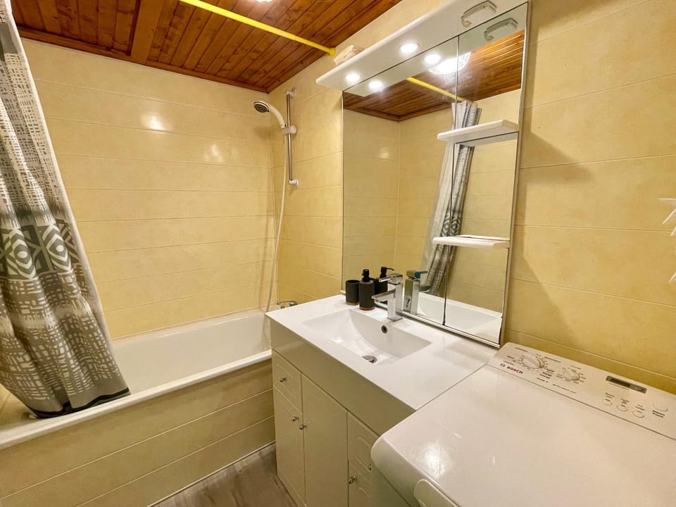 Maison 3 pièces avec piscine chauffée & tennis, proche mer - FR-1-231-298 House in Pays de la Loire