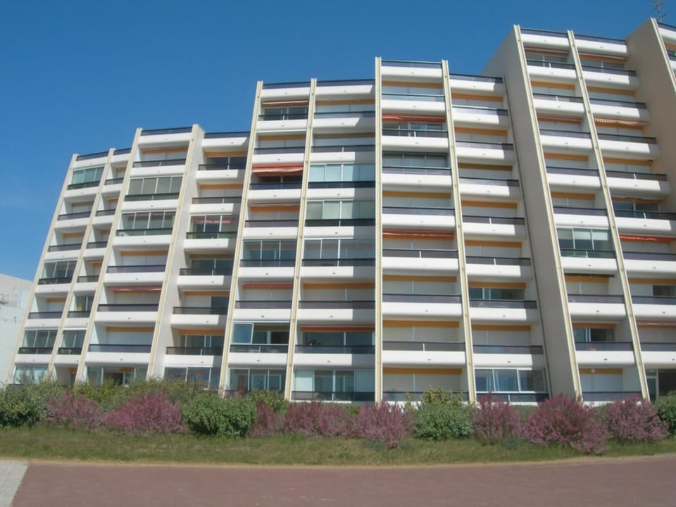 Studio rénové avec vue mer, accès plage et parking privé - FR-1-323-430 Apartment in Saint-Jean-de-Monts