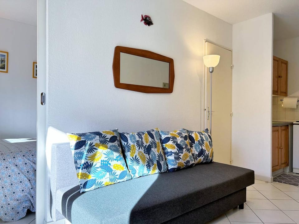 Appartement climatisé, 4 couchages, centre-ville du Lavandou, proche plage, parking inclus - FR-1-251-580 Apartment in Le Lavandou