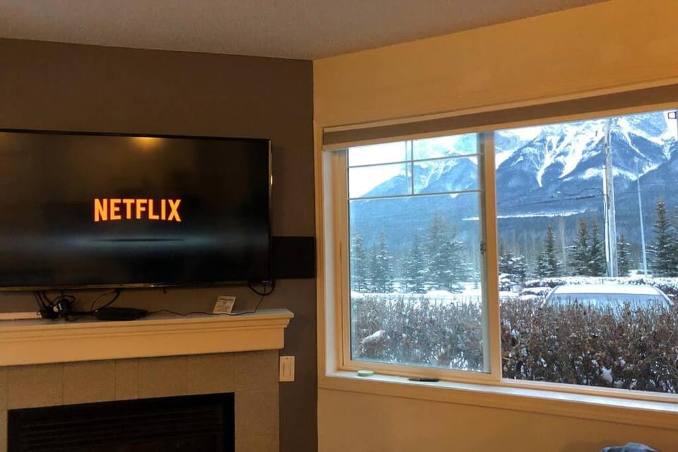TV and multimedia, Evening entertainment, Mountain view