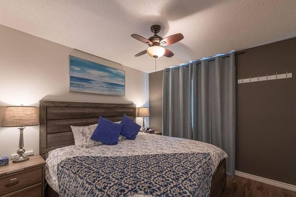 Bed, Photo of the whole room, Bedroom, fireplace