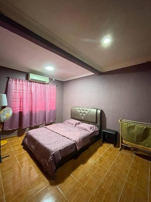 Bed, Living room, Photo of the whole room, Bedroom