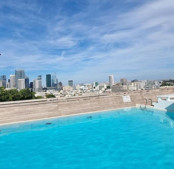 Comfortion Le Papillon - Appartement de luxe avec vue et piscine Apartment in Puteaux