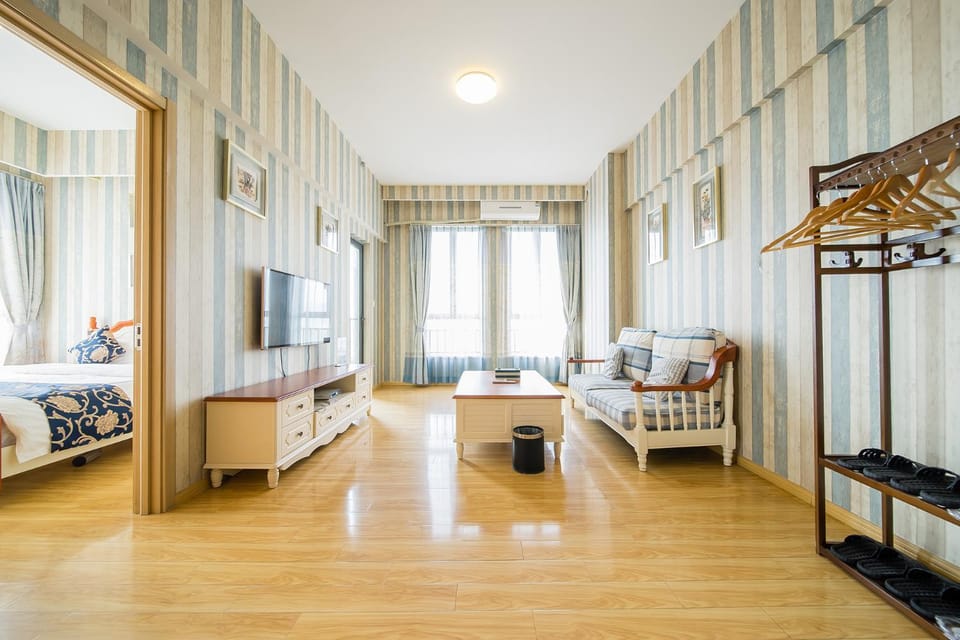 Communal lounge/ TV room, Bed, TV and multimedia, Living room, Photo of the whole room, Seating area, Evening entertainment, Bedroom
