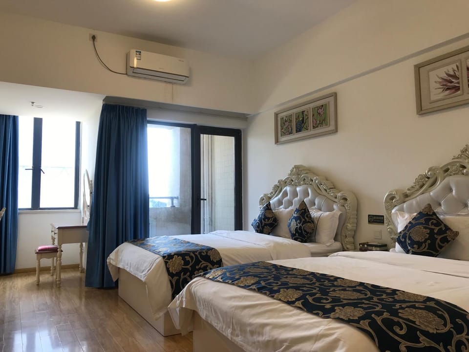 Bed, Photo of the whole room, Bedroom, air conditioner