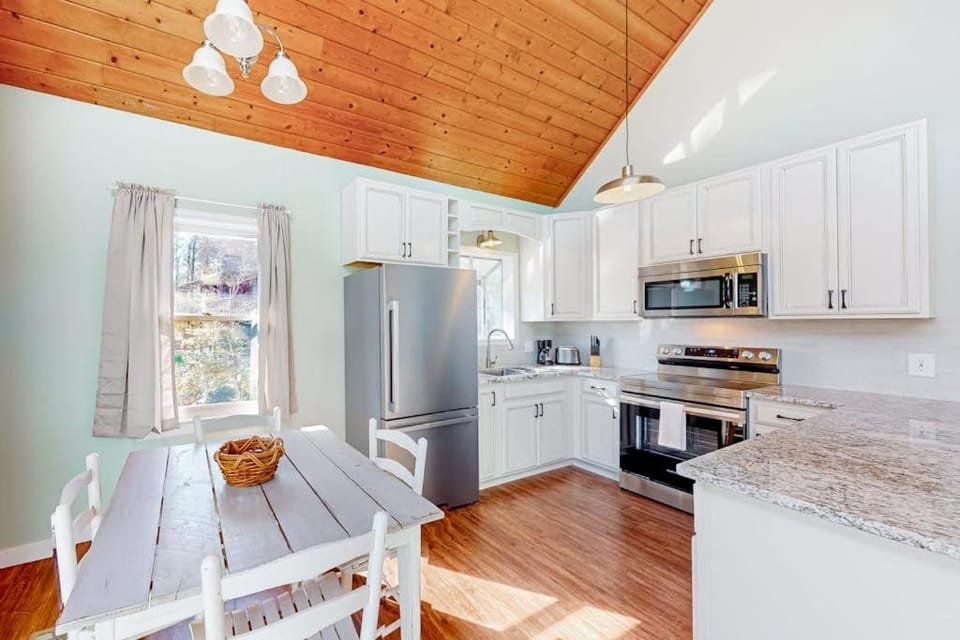 Lake Emory Gem House in Tennessee