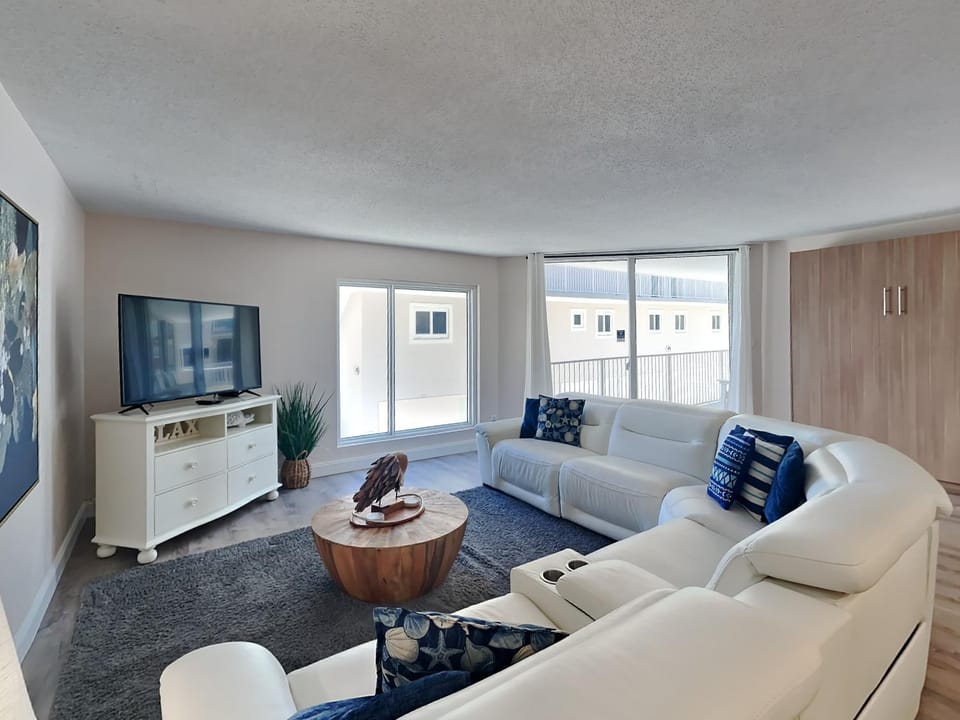TV and multimedia, Living room, Seating area, furniture