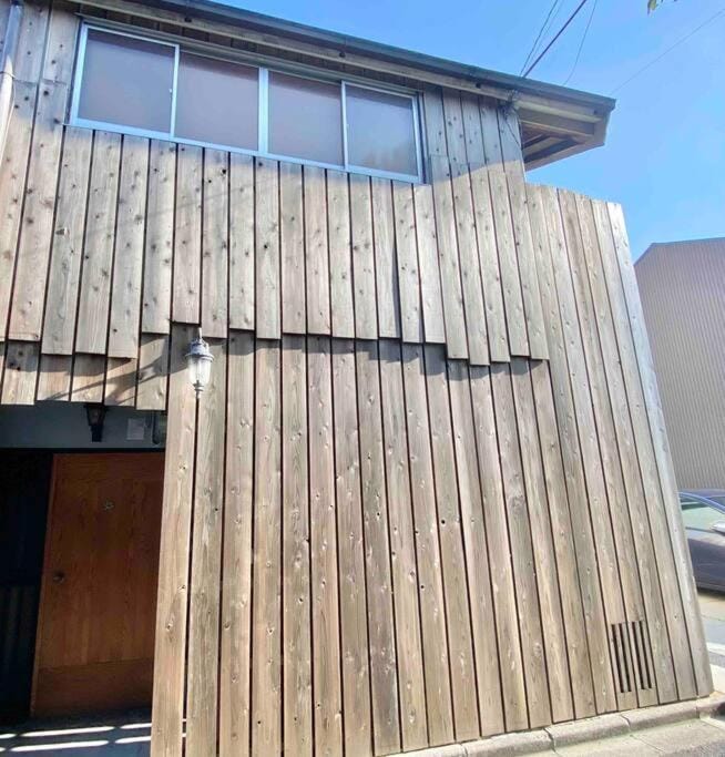 『沙羅居 レトロ&グランピング』名古屋駅徒歩10分の異空間 広々100 ㎡ 貸切古民家 最大11名様 House in Nagoya