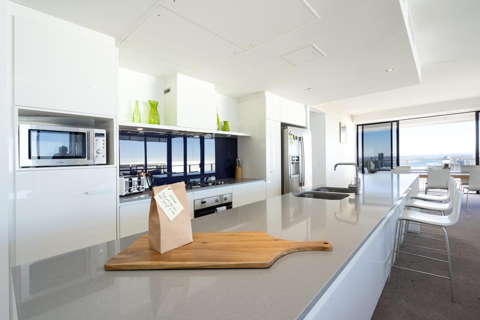 Kitchen or kitchenette, Seating area