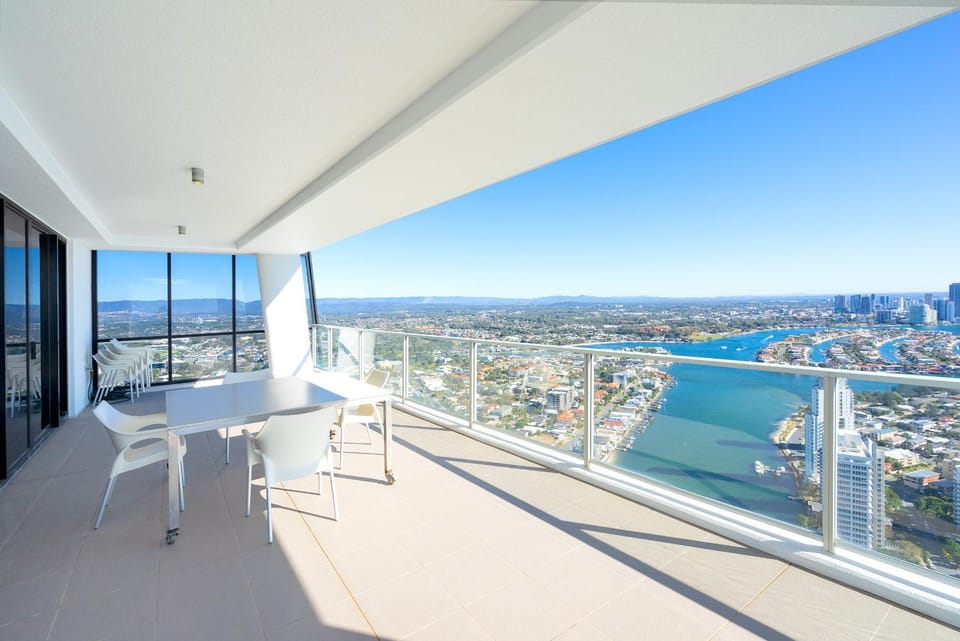 View (from property/room), Balcony/Terrace, Dining area