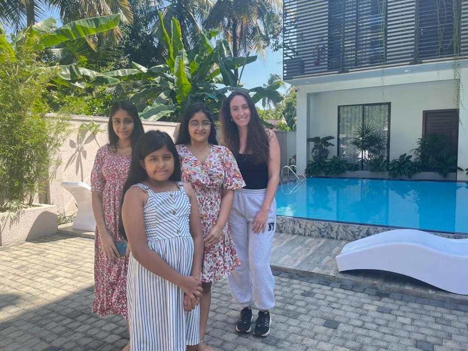 Guests, Pool view