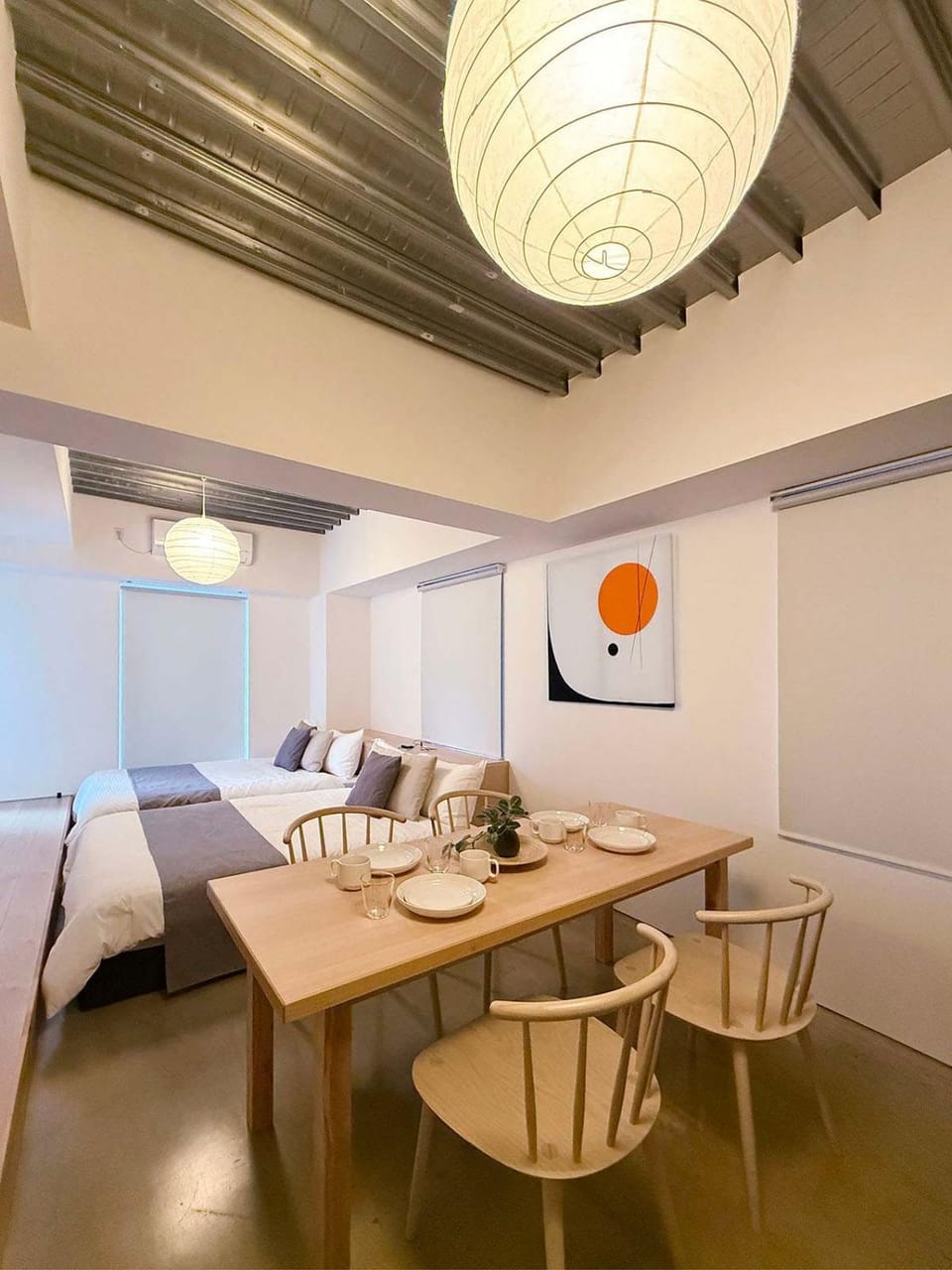 Bed, Seating area, Dining area