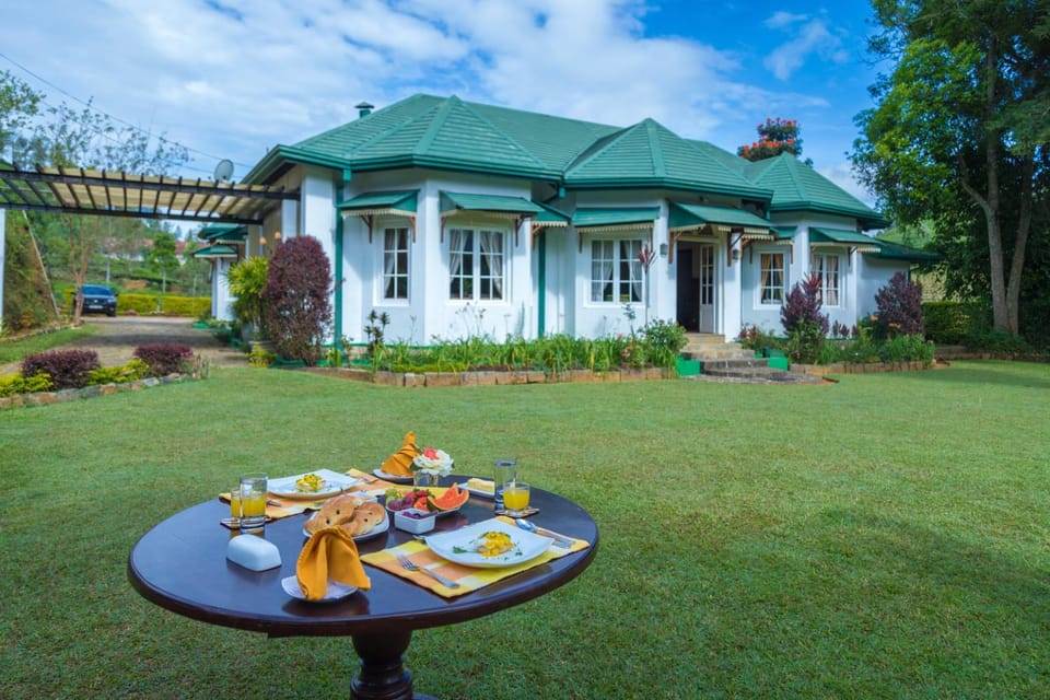 Property building, Food and drinks, Dining area, Food, Garden view, Breakfast