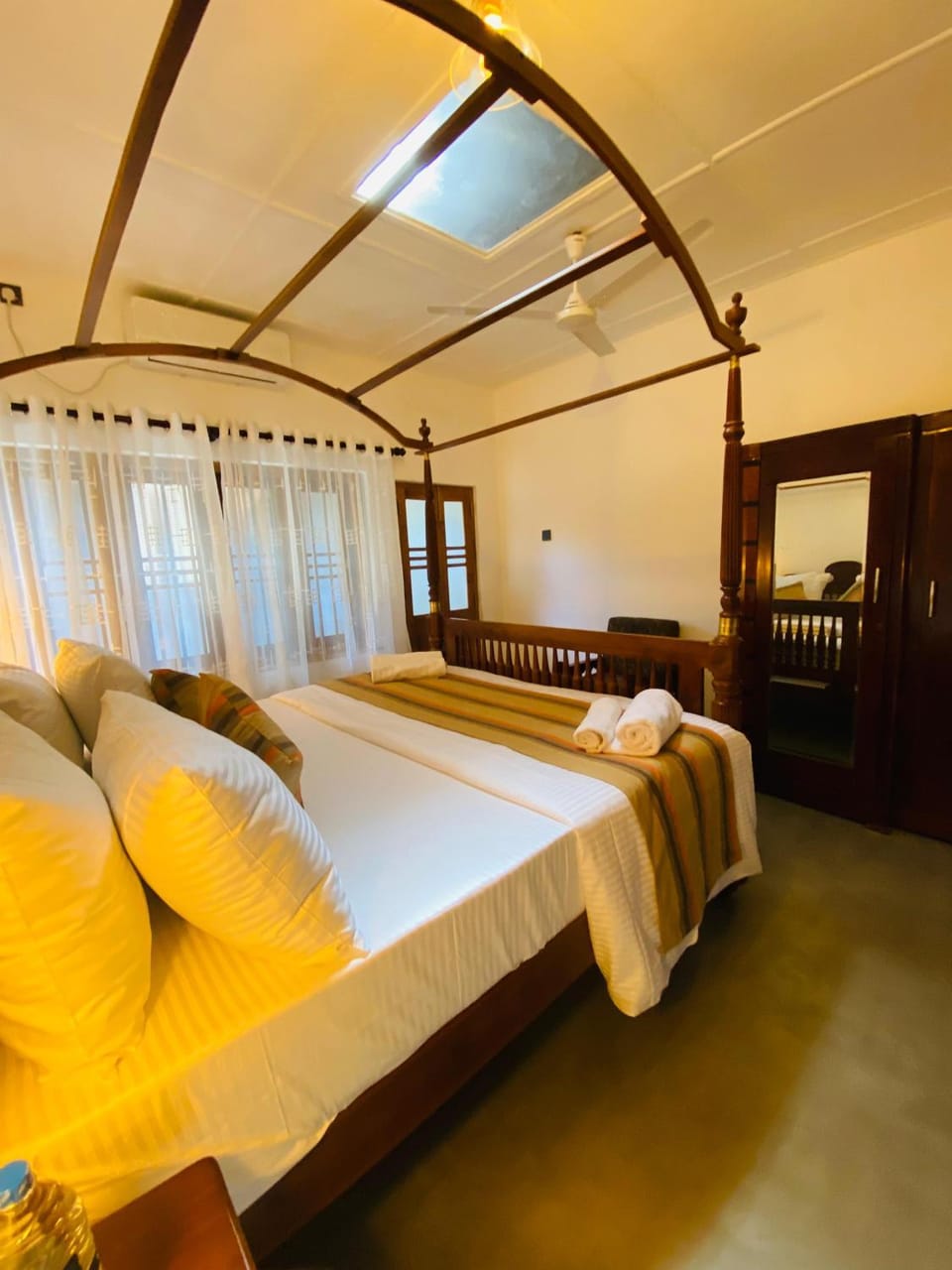 Bed, Photo of the whole room, Seating area, Bedroom, fireplace, wardrobe, air conditioner