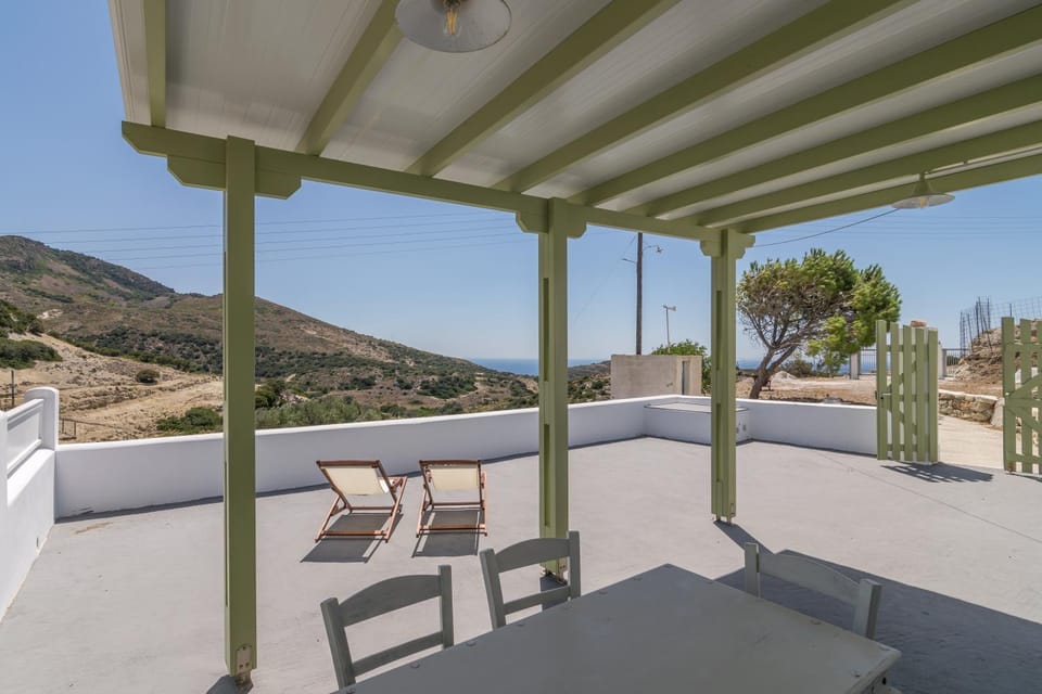 Patio, Natural landscape, Balcony/Terrace, Seating area, Mountain view