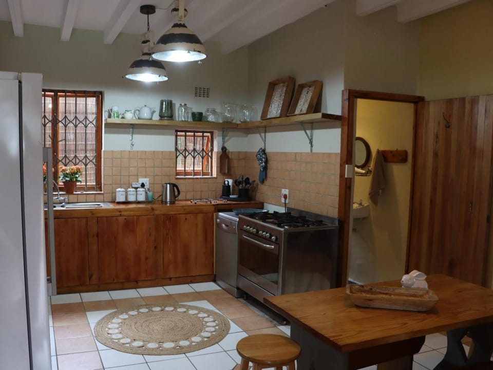 Kitchen or kitchenette, Dining area, dishwasher, oven, stove, toaster