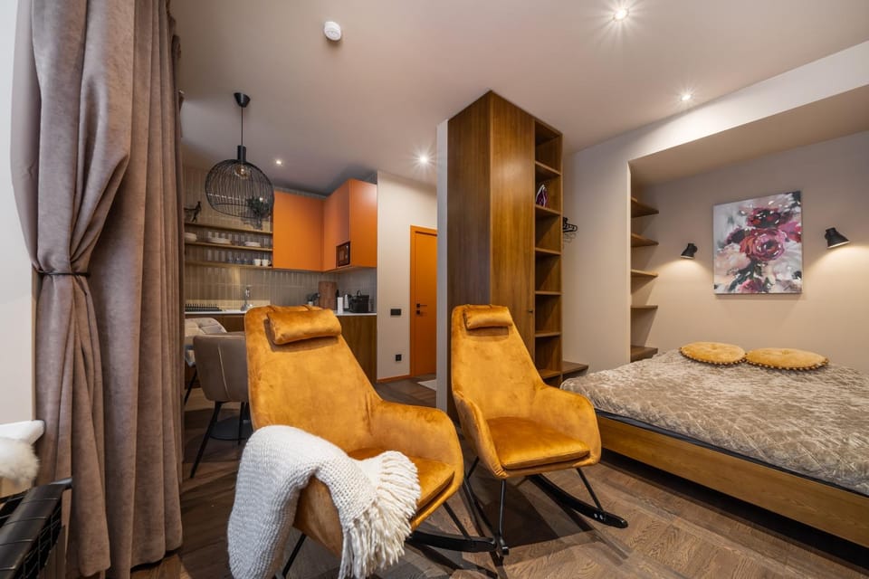 Bed, Kitchen or kitchenette, Living room, Photo of the whole room, Seating area, Bedroom, wardrobe