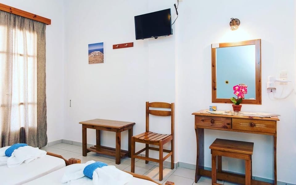 Studios Mirtia Hotel in Milos