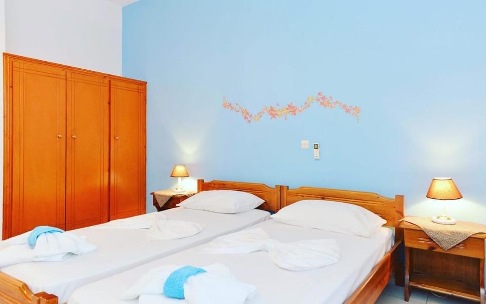 Studios Mirtia Hotel in Milos