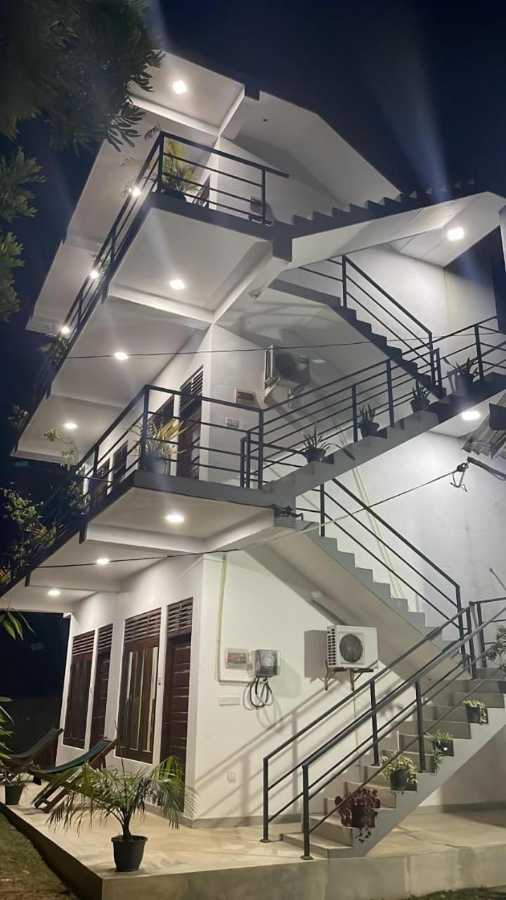 Saimon Villa Hotel in Kamburugamuwa