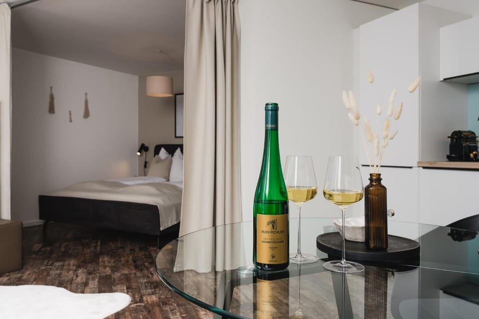 Bed, Photo of the whole room, Dining area, Bedroom, Drinks, Alcoholic drinks