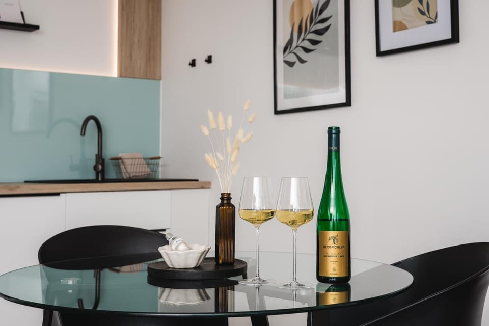 Kitchen or kitchenette, Dining area, Drinks