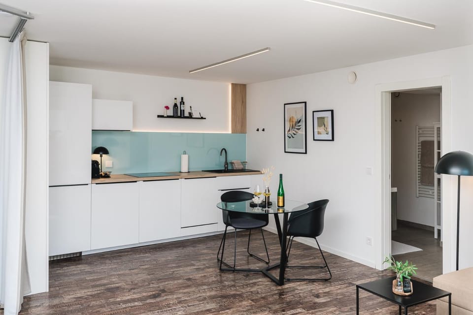 Kitchen or kitchenette, Living room, Seating area, Dining area