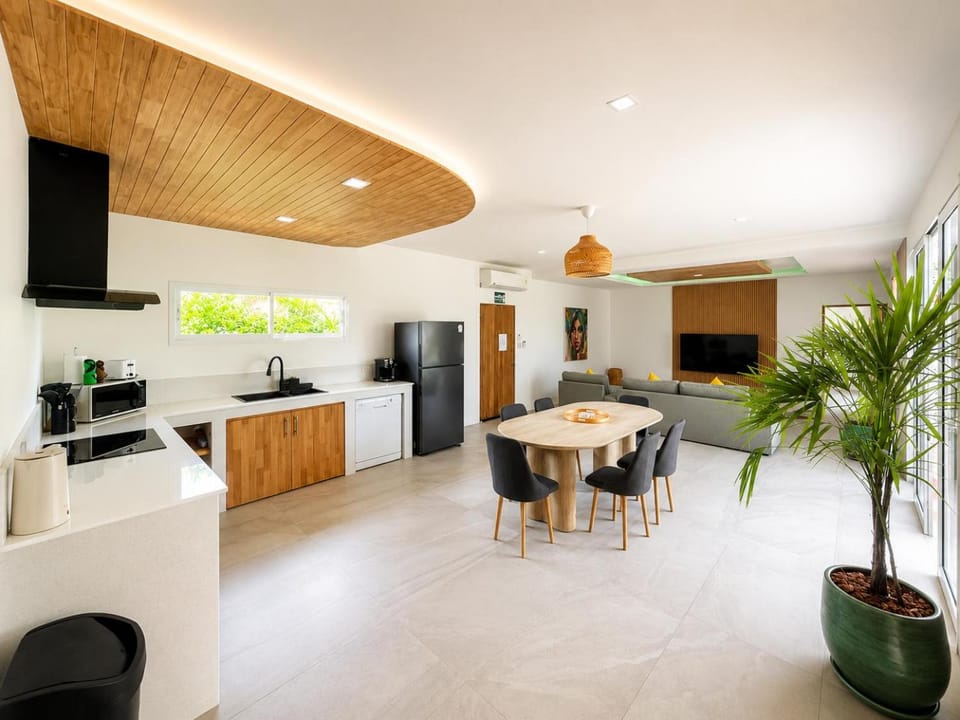 Living room, Dining area, kitchen