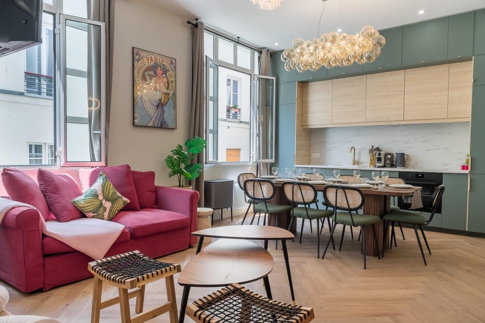 Kitchen or kitchenette, Living room, Seating area, Dining area