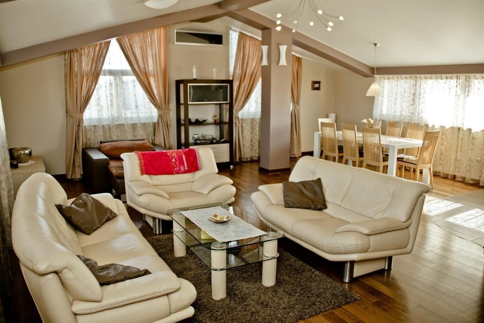 Living room, Seating area, Dining area