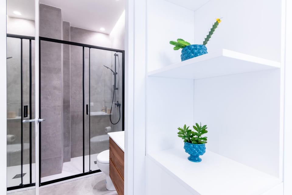 Shower, Bathroom