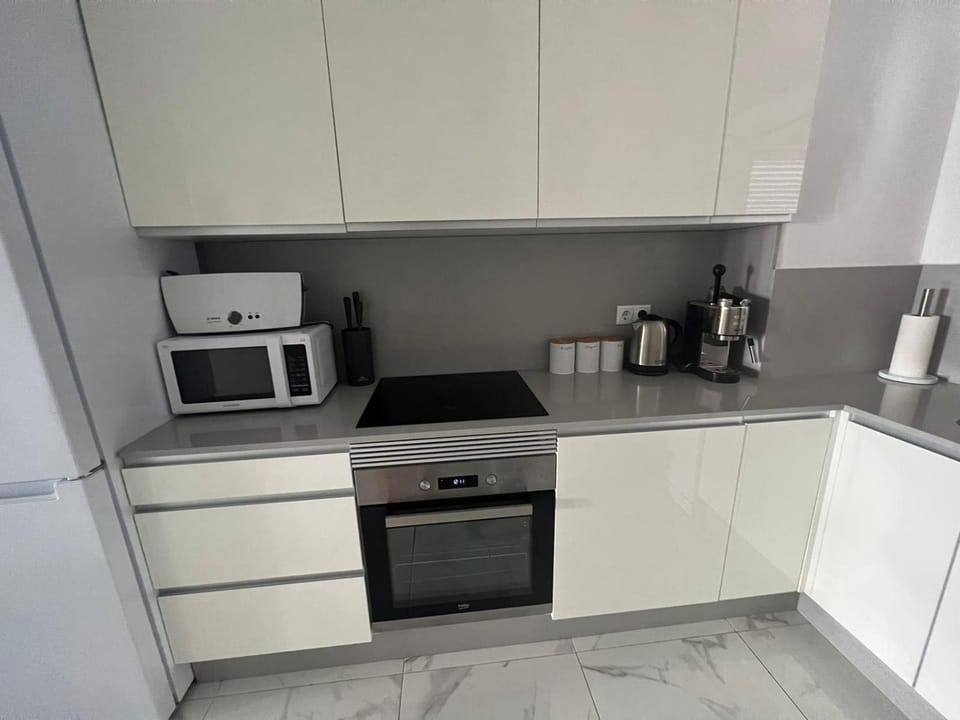Coffee/tea facilities, Kitchen or kitchenette, oven, stove, toaster