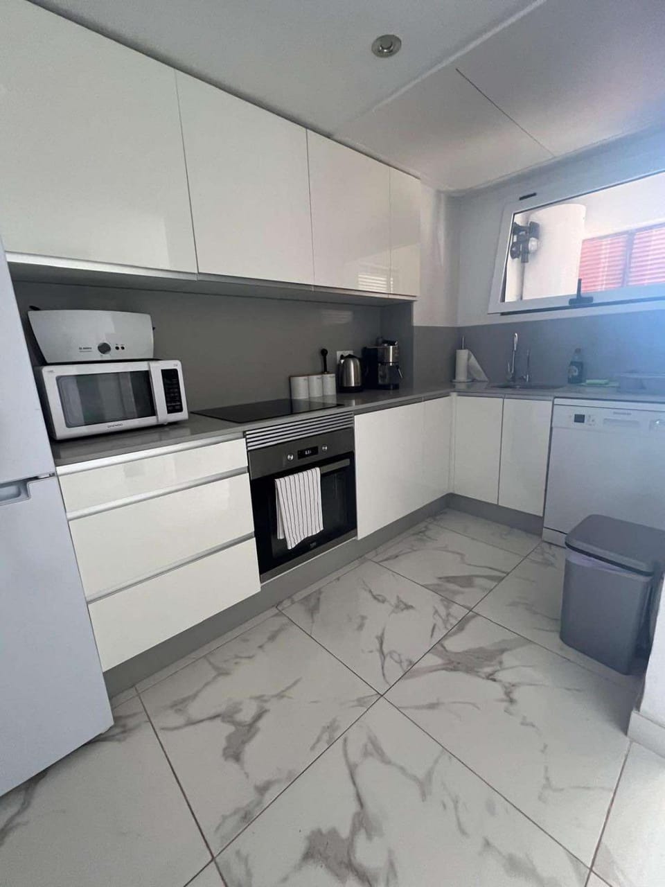 dishwasher, microwave, oven, stove, kitchen