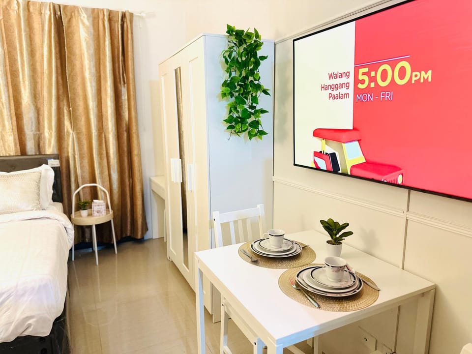 Mid-Century Extent Condo Unit @ Shore 2, MOA Apartment in Pasay