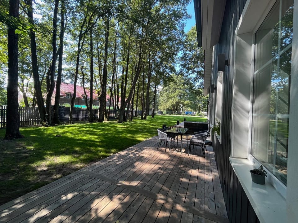 Property building, Day, Natural landscape, Garden, Dining area, Garden view