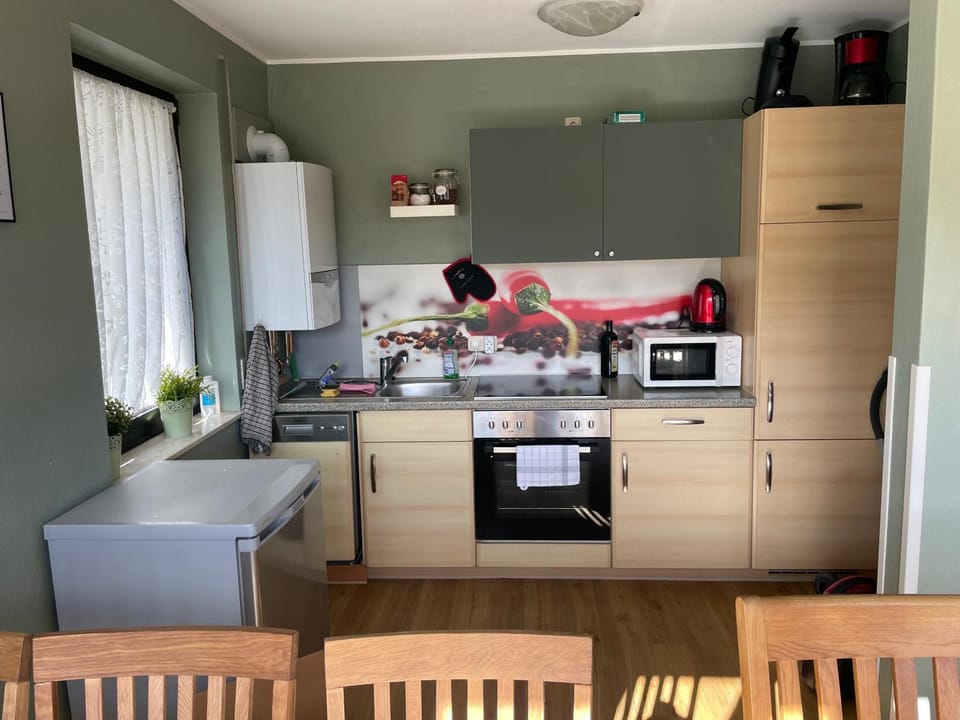 Kitchen or kitchenette, Dining area, minibar, pet friendly, stove